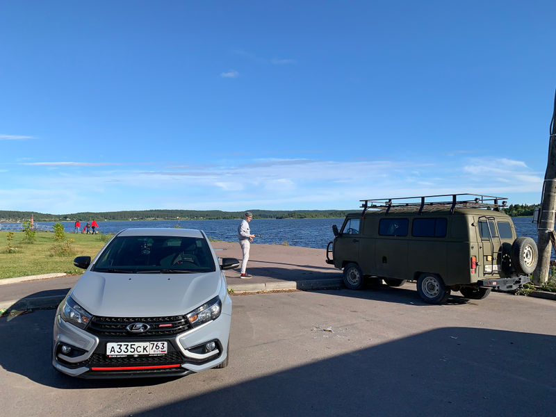 The Vesta alongside a UAZ 452 and @borisevstratov